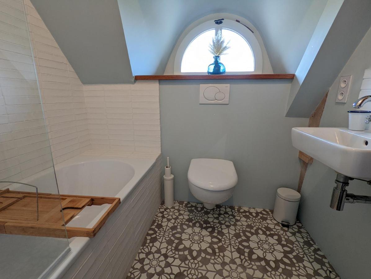 Maison Typique Bretonne Avec Toit De Chaume Camors Exteriör bild