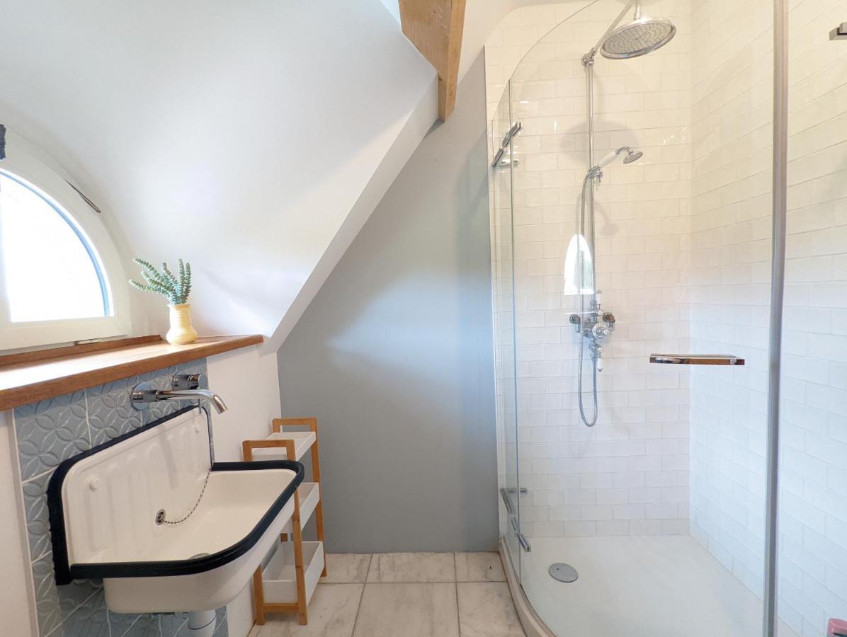 Maison Typique Bretonne Avec Toit De Chaume Camors Exteriör bild