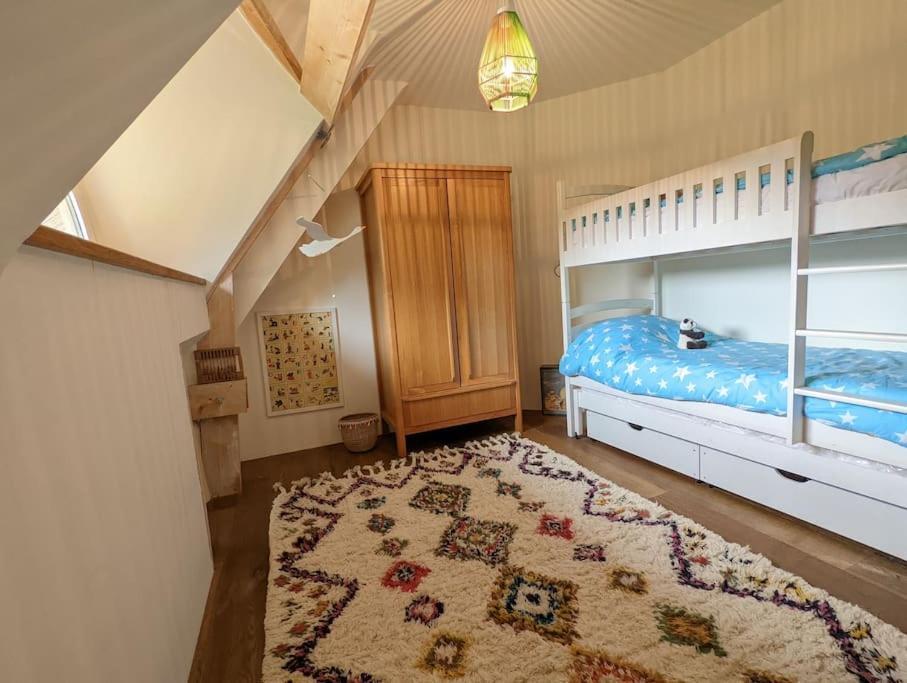 Maison Typique Bretonne Avec Toit De Chaume Camors Exteriör bild